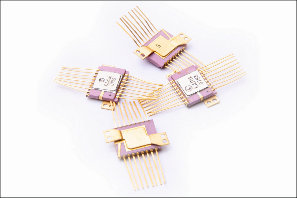 [111-121-019] 142ЕН2 сsērija un līdzīgie ar "ausīm", 16 kājiņas (jauns)