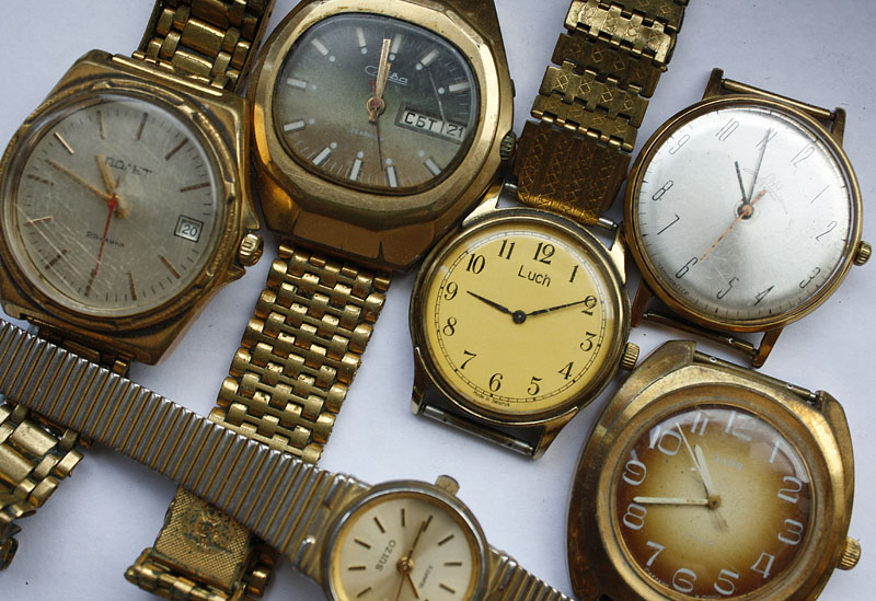 [111-111-276] Gilded wristwatch, bijouterie ("Au5" ("Au"), without mechanism)